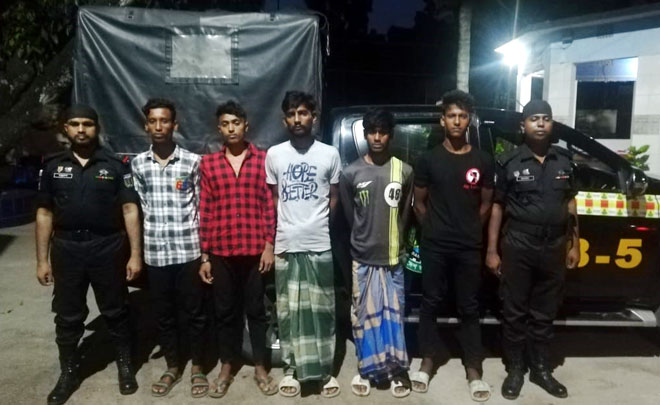 রাজশাহীতে স্কুলছাত্রীকে উত্ত্যক্ত ও ভাইকে মারধর, গ্রেপ্তার ৫