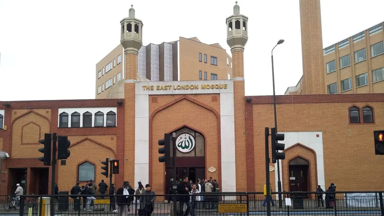 ব্রিটেনে ইস্ট লন্ডন মসজিদের এক মিলিয়ন পাউন্ড গায়েব