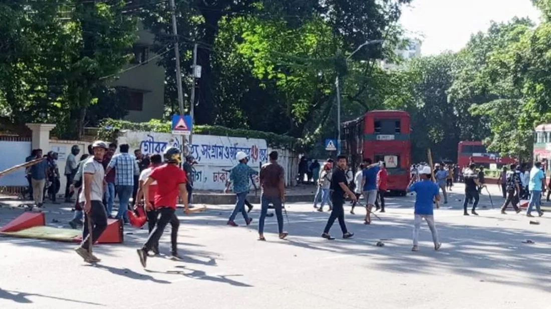 ঢাবিতে কোটা আন্দোলনে ছাত্রলীগের হামলা,আহত কয়েক শতাধিক