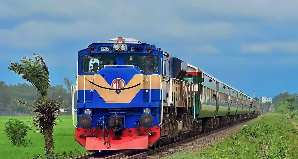 বন্যায় যেসব রুটে ট্রেন চলাচল বন্ধ