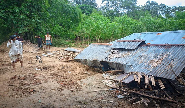 বন্যার পানি কমতেই ভেসে উঠছে ক্ষতচিহ্ন