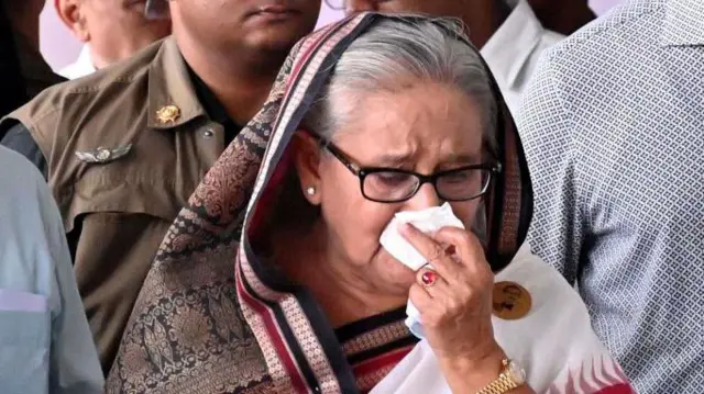 একশ মামলার আসামী শেখ হাসিনা