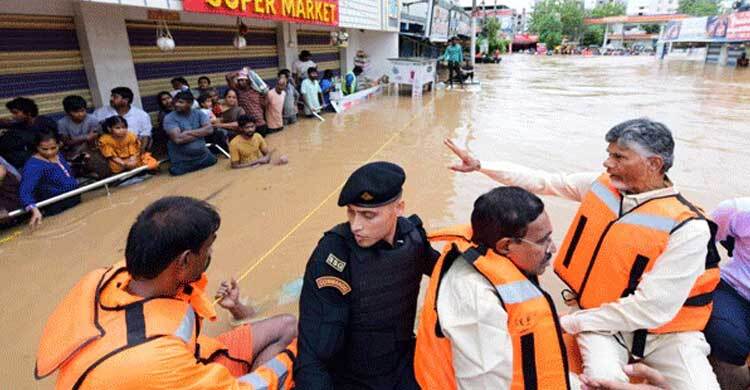 ভারী বৃষ্টিতে ডুবছে ভারত, ২ রাজ্যে ২৭ জনের মৃত্যু