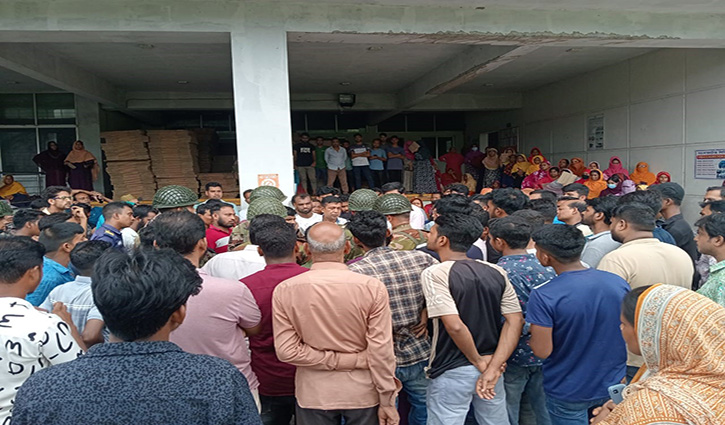 বন্ধের উপক্রম ‘সাকোয়াটেক্সে বকেয়া পরিশোধের দাবিতে শ্রমিকদের বিক্ষোভ