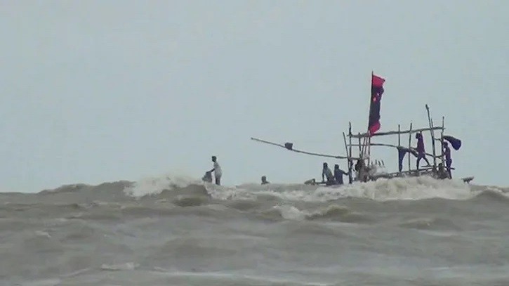 বঙ্গোপসাগরে ট্রলারডুবি, ৫ জেলের মরদেহ উদ্ধার