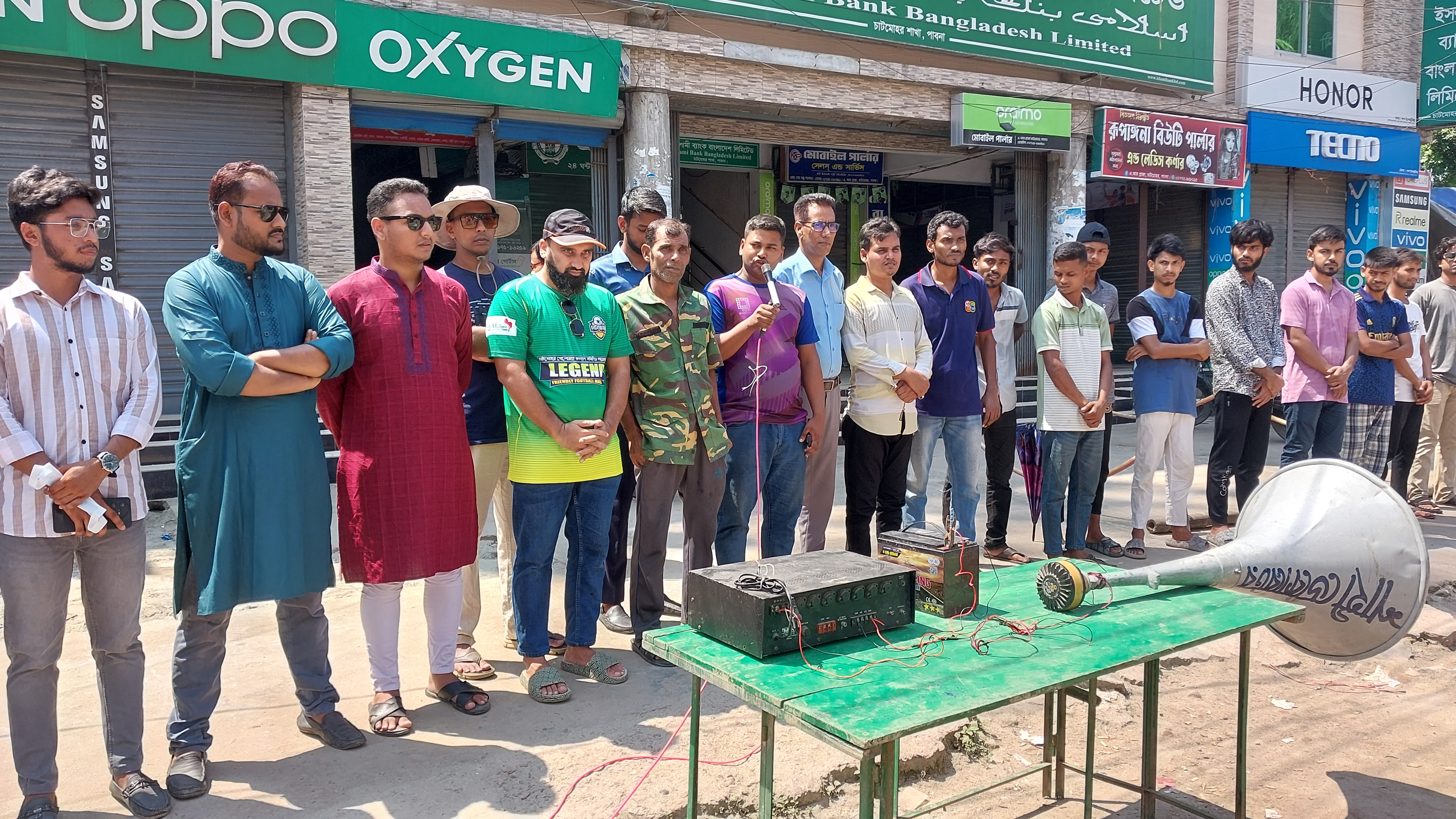 দুই বিশ্ববিদ্যালয়ে দুইজনকে পিটিয়ে হত্যার বিচার দাবিতে চাটমোহরে ছাত্র-জনতার মানববন্ধন