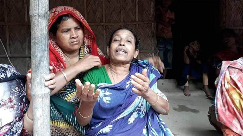 কুস্টিয়ায় পাশাপাশি কবরে চিরশায়িত চার শিশু, শোকের মাতম