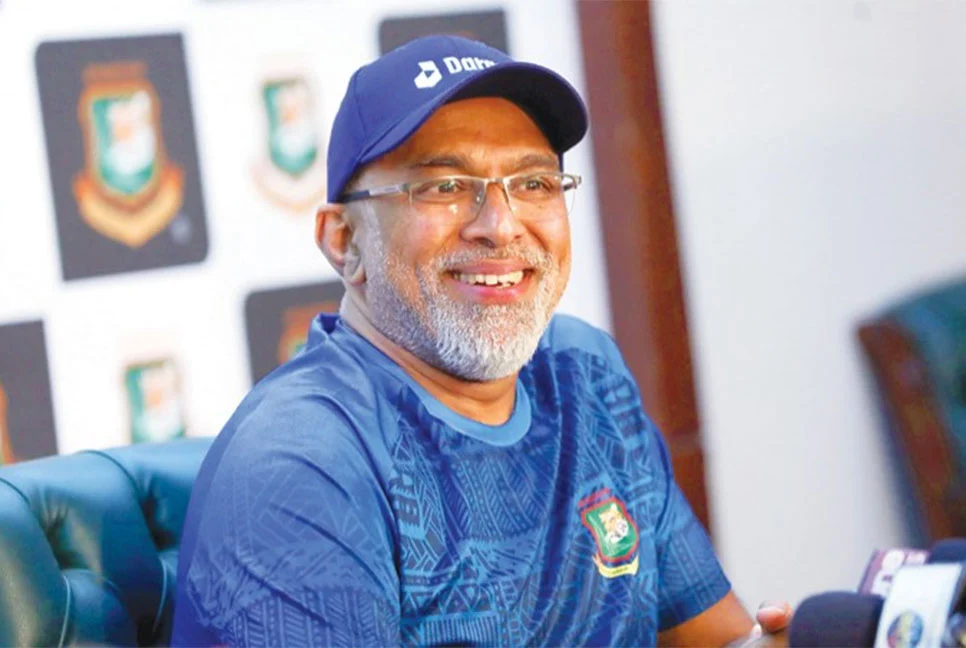 হাথুরুসিংহেকে বরখাস্ত করলো বিসিবি