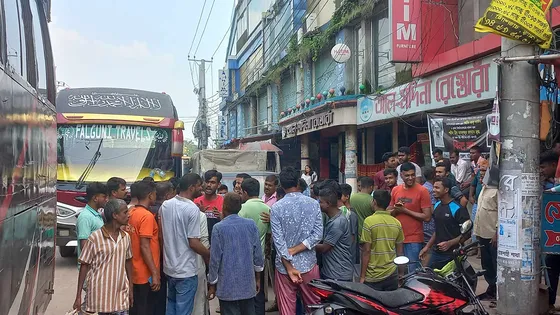 রাজশাহী-চাঁপাইনবাবগঞ্জ রুটে দিনভর বাস চলাচল বন্ধ, যাত্রী দুর্ভোগ