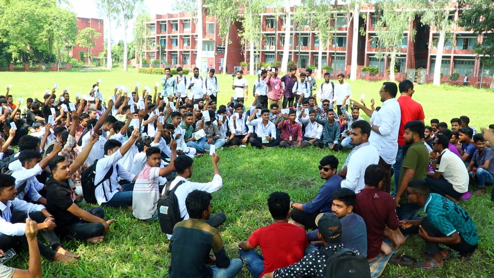 'ছাত্রলীগ ঐতিহ্যগতভাবে মাস্তান, গুণ্ডা ও বেয়াদপ টাইপের সংগঠন'