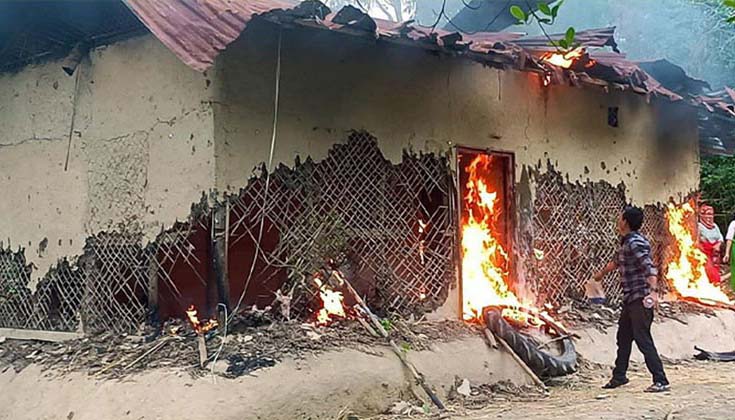 ভারতের মণিপুরে এক নারীকে ধর্ষণের পর জীবন্ত পুড়িয়ে হত্যা