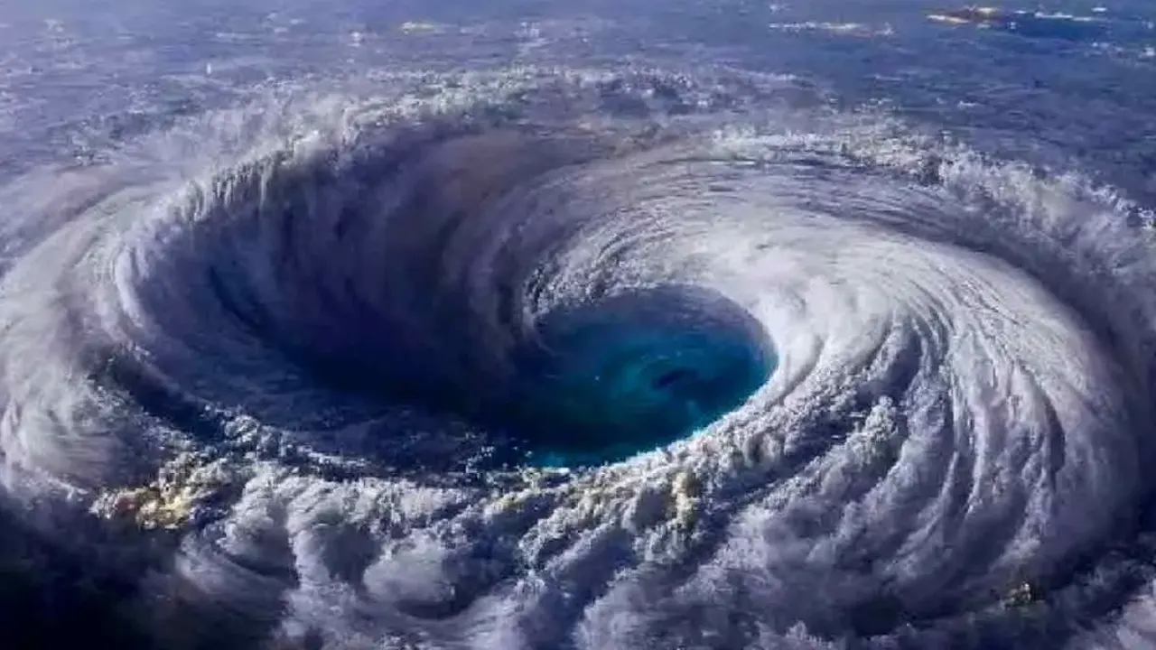 আসছে ঘূর্ণিঝড় ফেনগাল