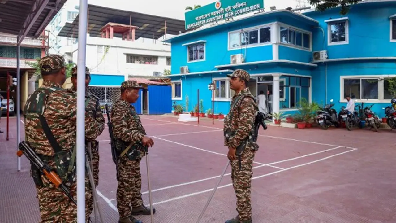 সহকারী হাইকমিশনে হামলার ঘটনায় ৩ পুলিশ বরখাস্ত
