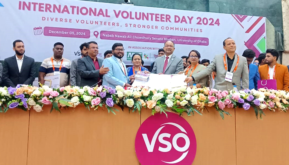 বেস্ট ভলান্টিয়ার অ্যাওয়ার্ড’২০২৪ পেলেন পাবনার মেহেরাব হোসেন