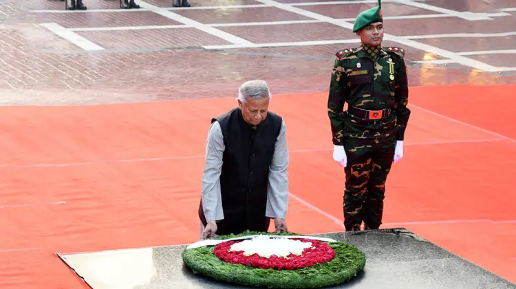 শহীদ বুদ্ধিজীবী স্মৃতিসৌধে রাষ্ট্রপতি ও প্রধান উপদেষ্টার শ্রদ্ধা
