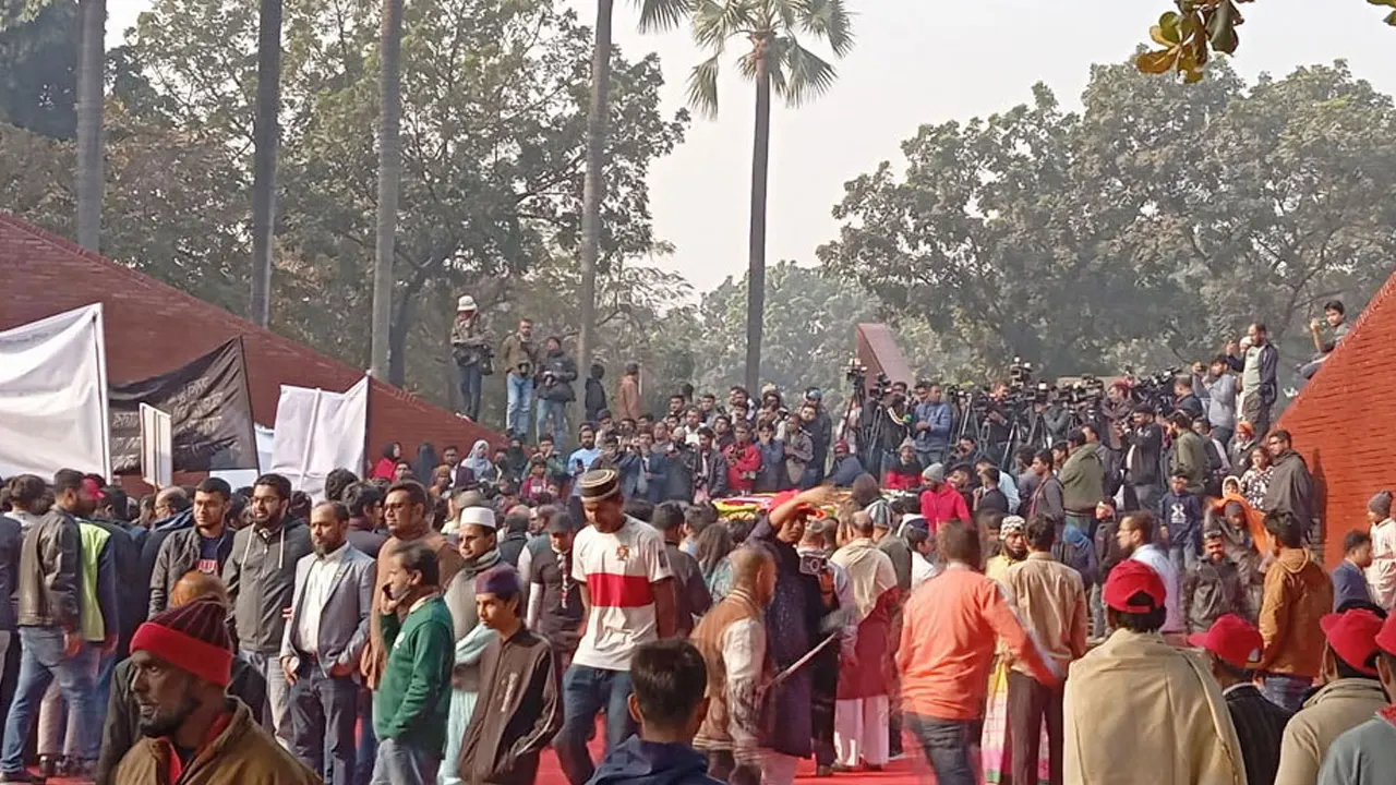 বুদ্ধিজীবী স্মৃতিসৌধে জনতার ঢল