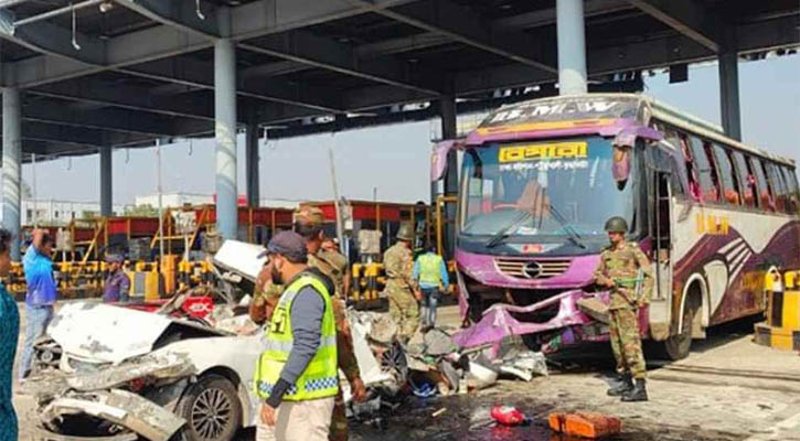 এক্সপ্রেসওয়ের টোল প্লাজায় প্রাইভেটকারে বাসের ধাক্কা, নিহত ৫
