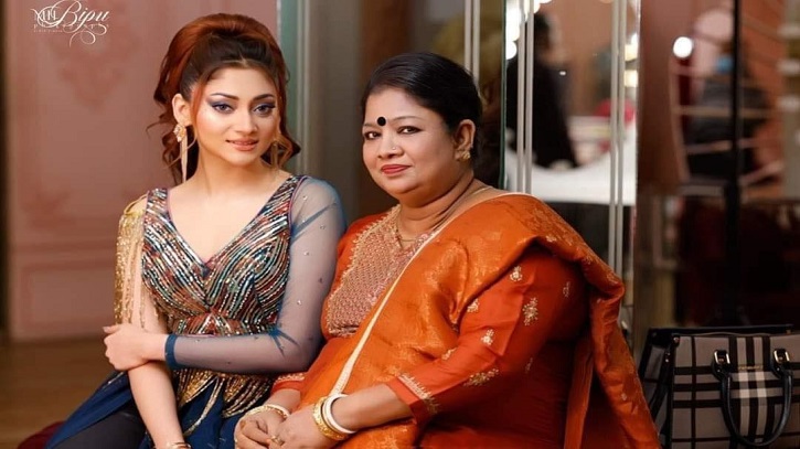 মাকে নিয়ে যা লিখলেন পূজা চেরি