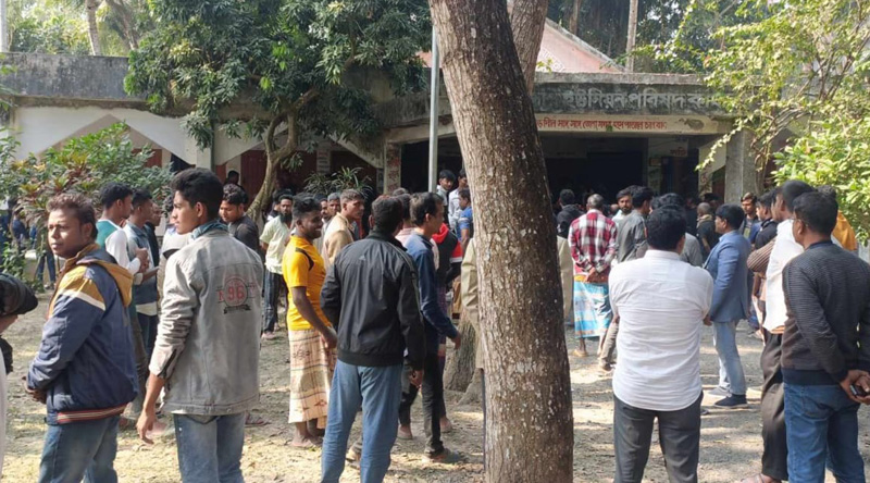বাগমারায় ইউপি প্রশাসককে অবরুদ্ধ, বিএনপি নেতা গ্রেপ্তার