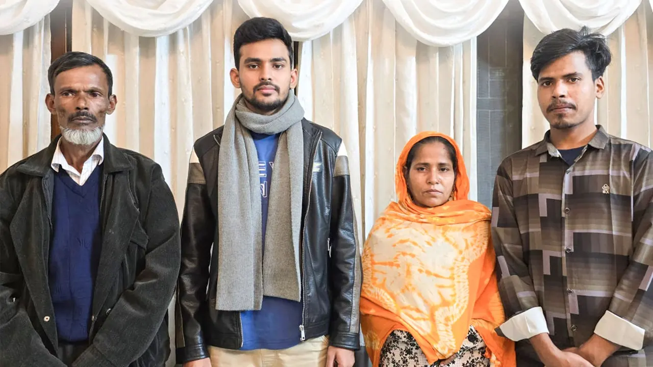 ফেলানীর পরিবারের দায়িত্ব নিলেন উপদেষ্টা আসিফ