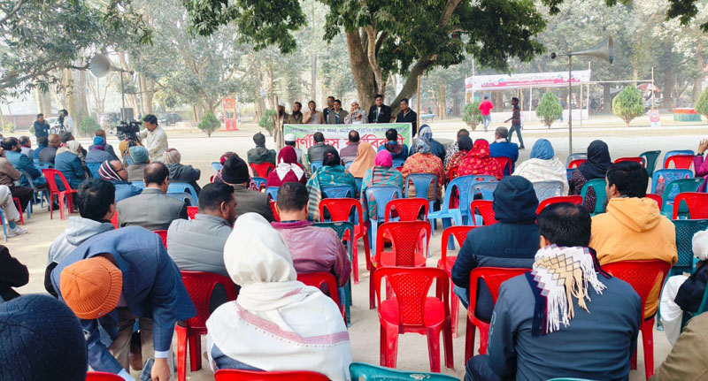 রাবি কর্মকর্তা-কর্মচারীদের পূর্ণদিবস কর্মবিরতিতে ভোগান্তিতে শিক্ষার্থীরা