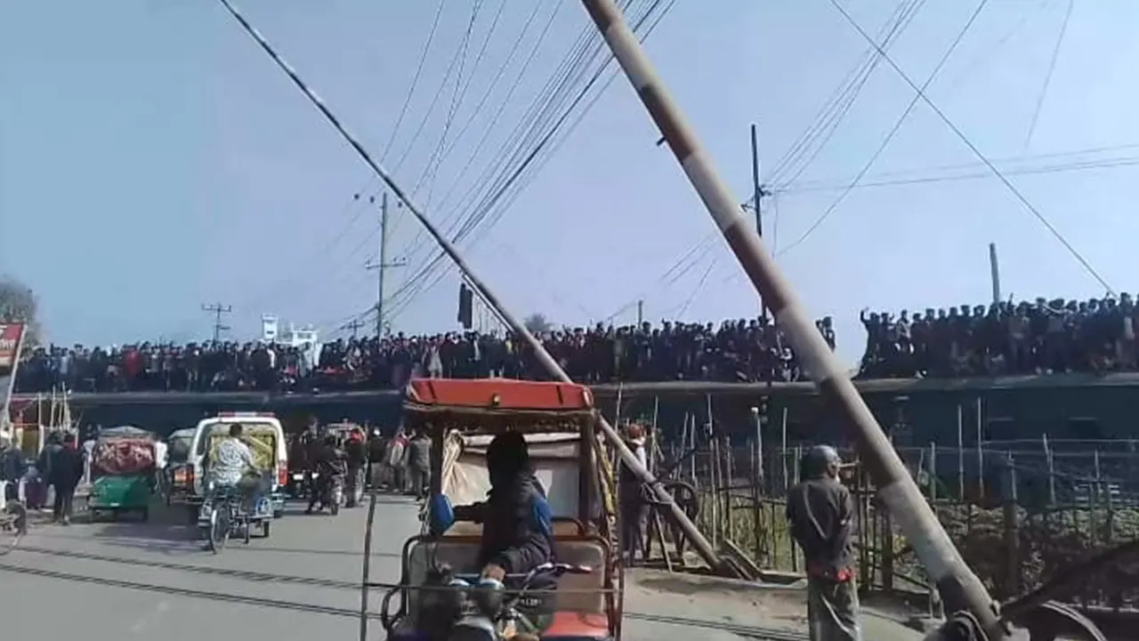 আজহারির মাহফিল ঘিরে ১৭ শাটল কোচ চালু