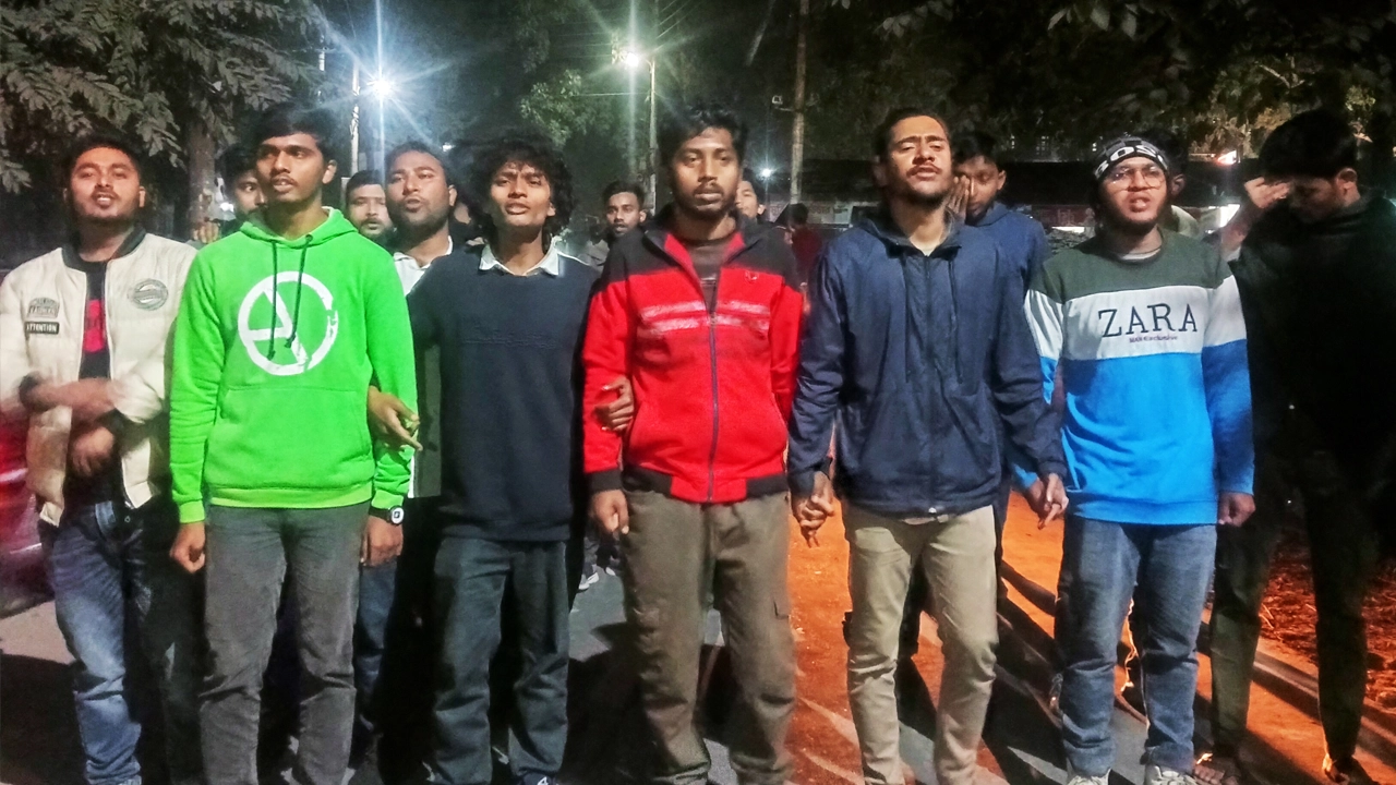 সীমান্তে বিএসএফের হামলার প্রতিবাদে রাবিতে বিক্ষোভ