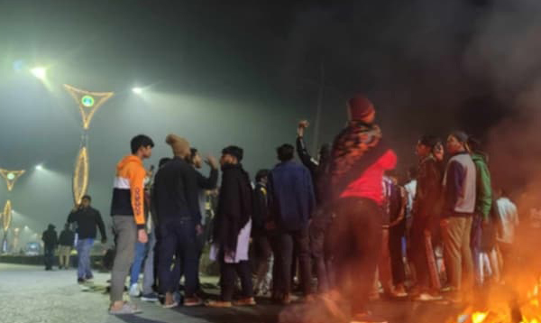 রাবিতে কলেজ শিক্ষার্থীর মৃত্যুর ঘটনায় স্থানীয়দের বিক্ষোভ