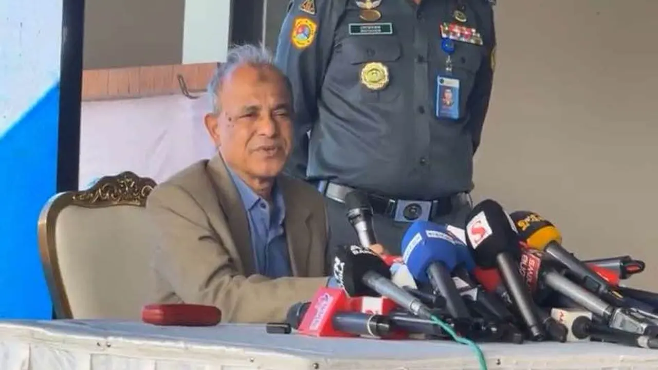 কারাগারের ৭০০ আসামি এখনো পলাতক : স্বরাষ্ট্র উপদেষ্টা