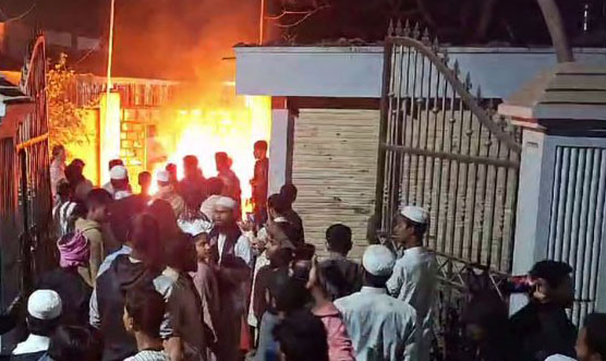 সাবেক রাষ্ট্রপতি আবদুল হামিদের বাসায় ভাঙচুরের পর অগ্নিসংযোগ