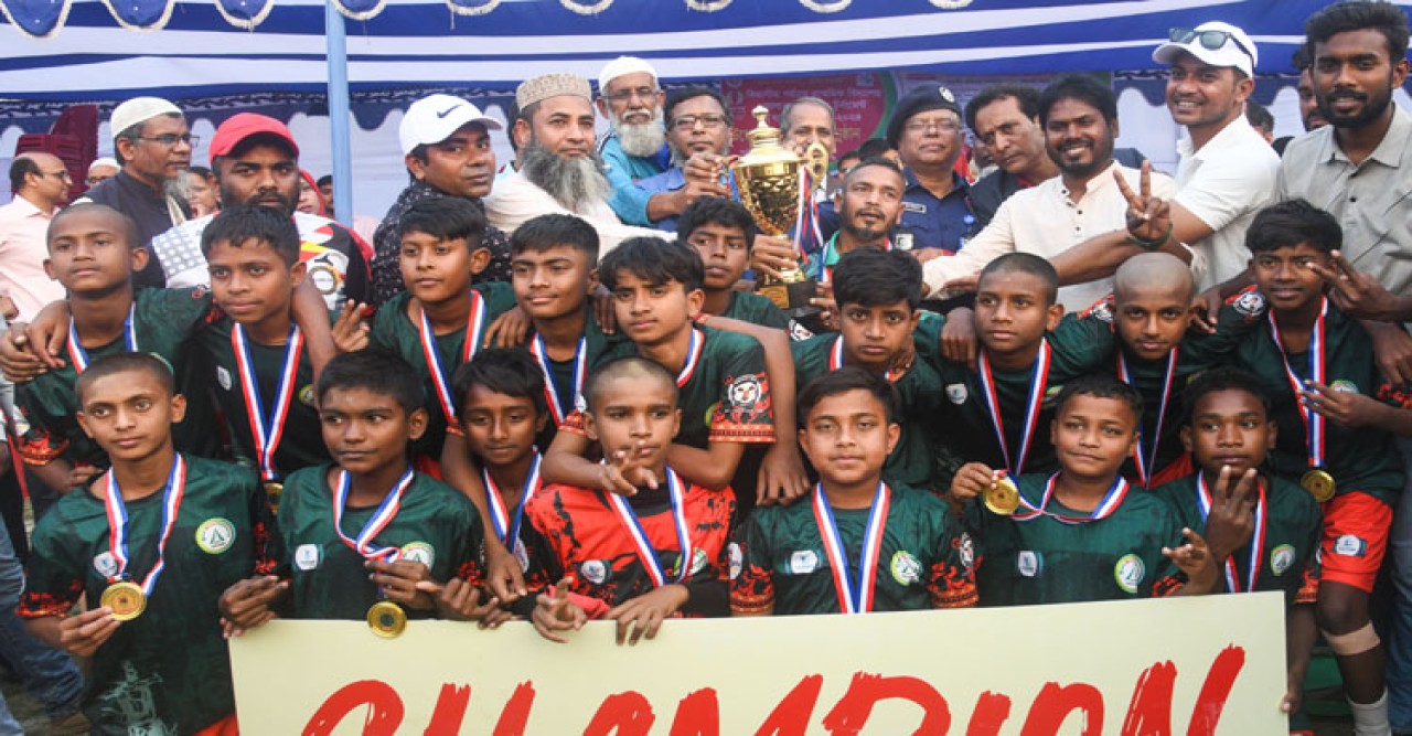 রাজশাহীতে প্রাথমিক বিদ্যালয় গোল্ডকাপ ফুটবল টুর্নামেন্টের সমাপনী
