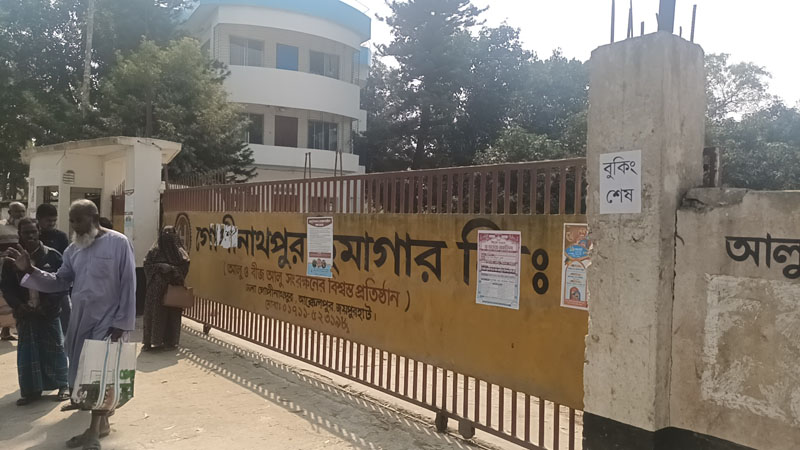 আলু মাঠে থাকতেই হিমাগারের ঘোষণা বুকিং শেষ!