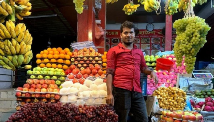 রোজার আগেই ফলের বাজার চড়া