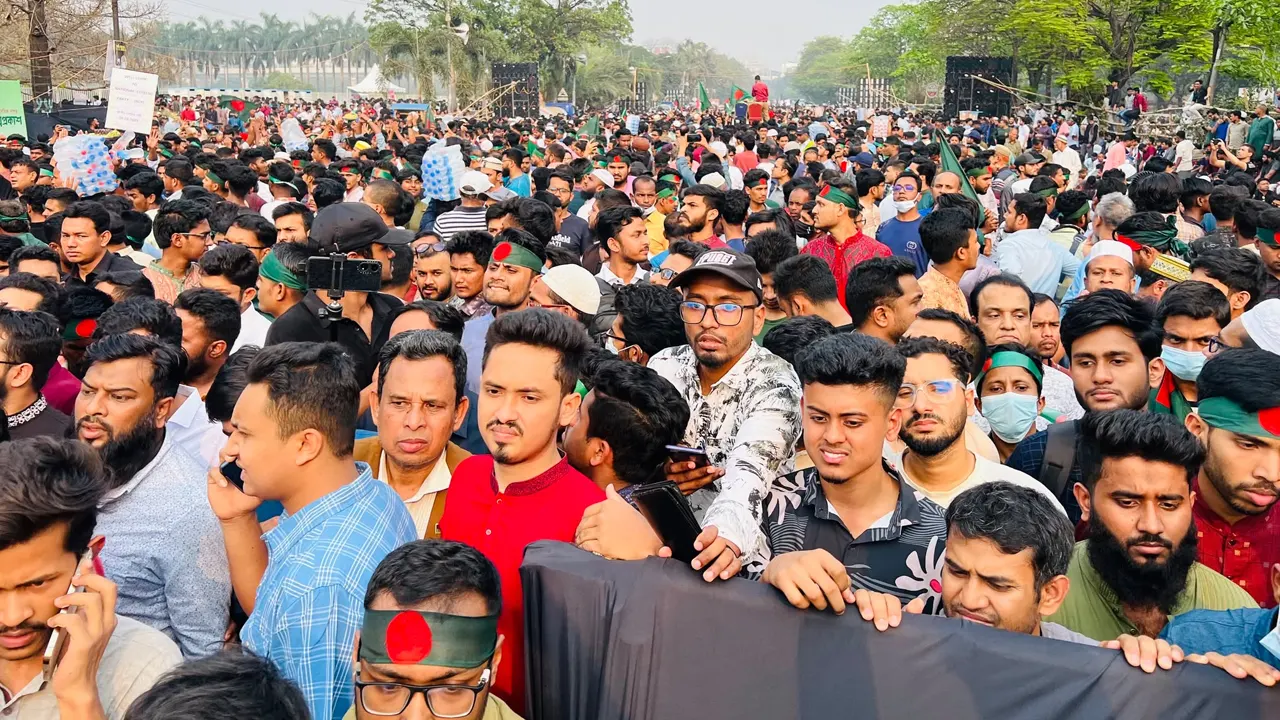 নতুন দলের আত্মপ্রকাশ অনুষ্ঠানে ছাত্র-জনতার ঢল