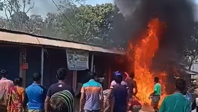 বাগমারায় তেলের দোকানে অগ্নিকান্ড, মালিকের মৃত্যু