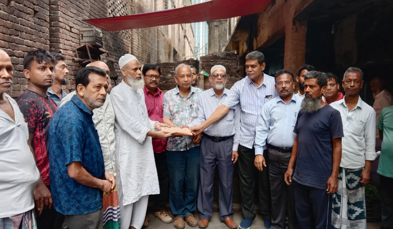 রাজশাহীর নিউমার্কেটে অগ্নিকান্ডে ক্ষতিগ্রস্তদের সহায়তা প্রদান