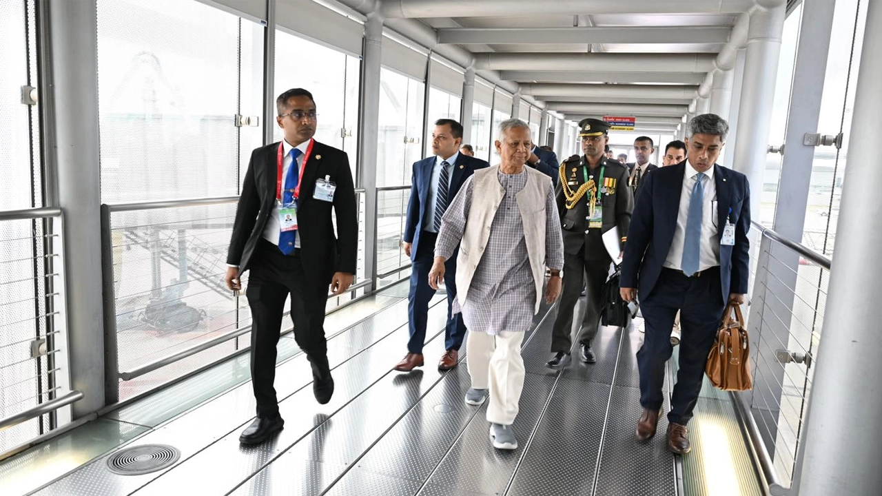 থাইল্যান্ড পৌঁছেছেন প্রধান উপদেষ্টা
