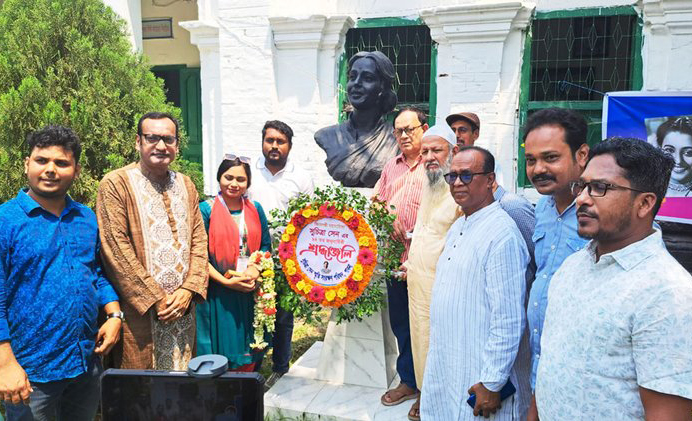 পাবনার পৈতৃক ভিটায় সুচিত্রা সেনের ৯৪তম জন্মদিন উদ্‌যাপন