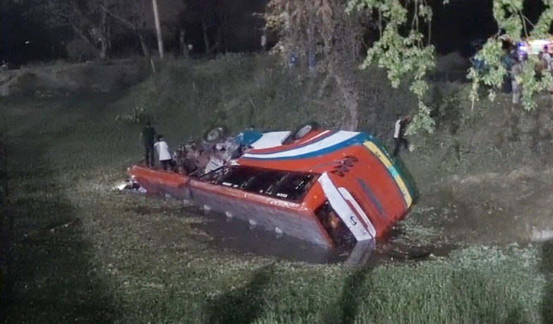 রাজশাহীতে বাস উল্টে জামায়াতের তিন কর্মী নিহত, আহত ৪০