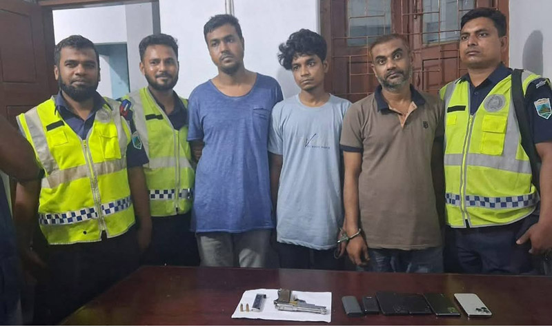 চারঘাটে পিস্তুল-গুলিসহ আ’লীগের ৩ জন আটক