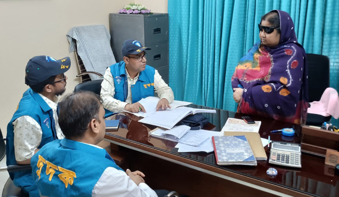গোদাগাড়ী সাব রেজিস্ট্রারের কার্যালয়ে দুদকের হানা