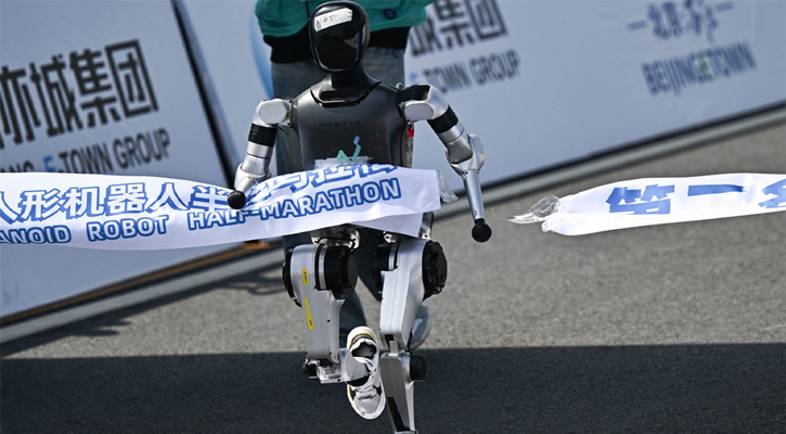 প্রথমবার হাফ ম্যারাথনে দৌড়াল মানবসদৃশ ‘যন্ত্র’