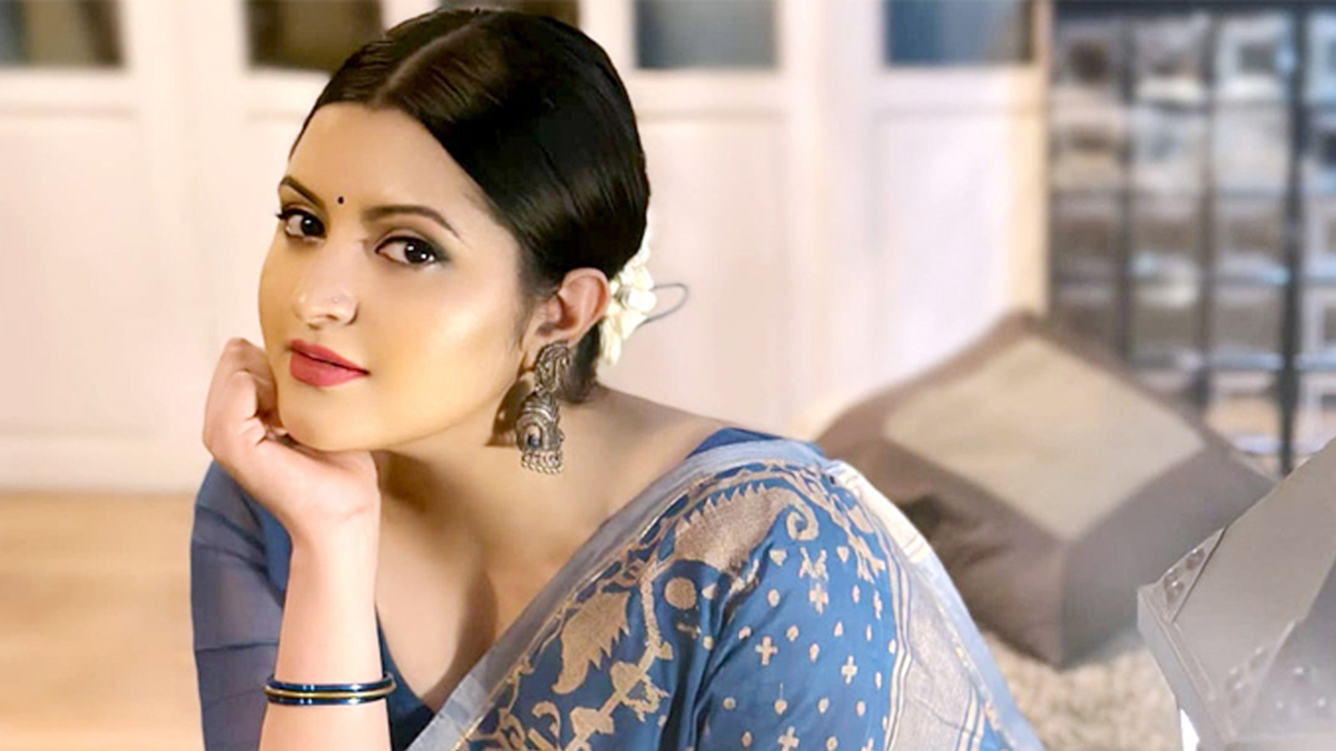 বিতর্ক পিছু ছাড়ছে না পরীমণির