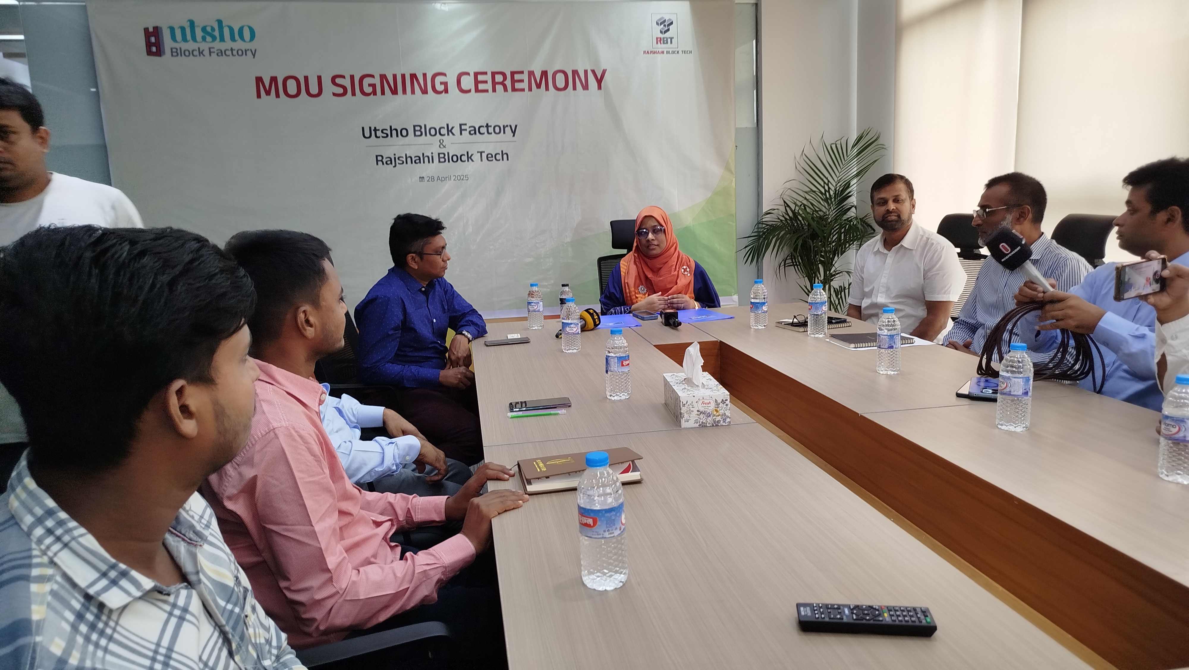 উৎস ব্লক ফ্যাক্টরি ও রাজশাহী ব্লকটেকের সমঝোতা চুক্তি