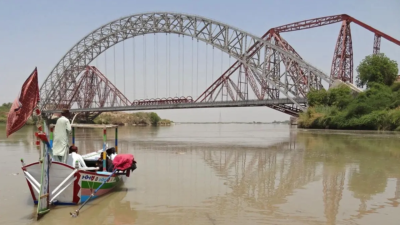 সিন্ধু নদে বাঁধ দিলে হামলা করবে পাকিস্তান