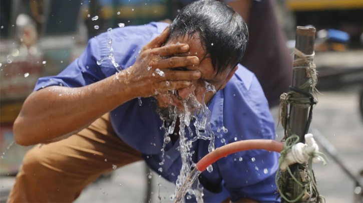 তীব্র তাপপ্রবাহে পুড়ছে রাজশাহী