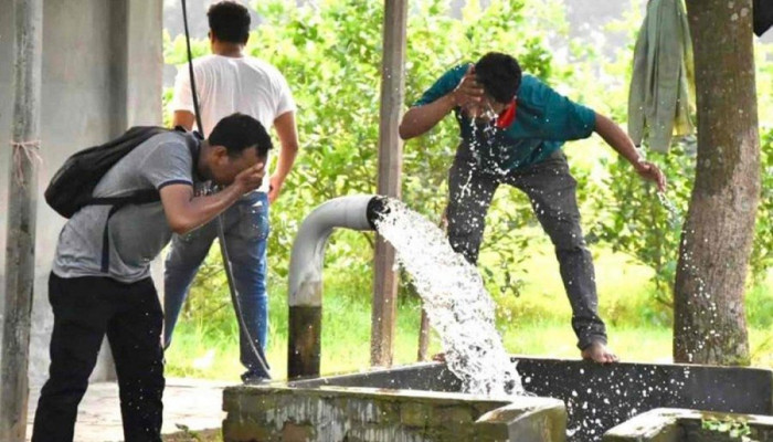 তীব্র তাপপ্রবাহে পুড়ছে রাজশাহীসহ ৮ জেলা