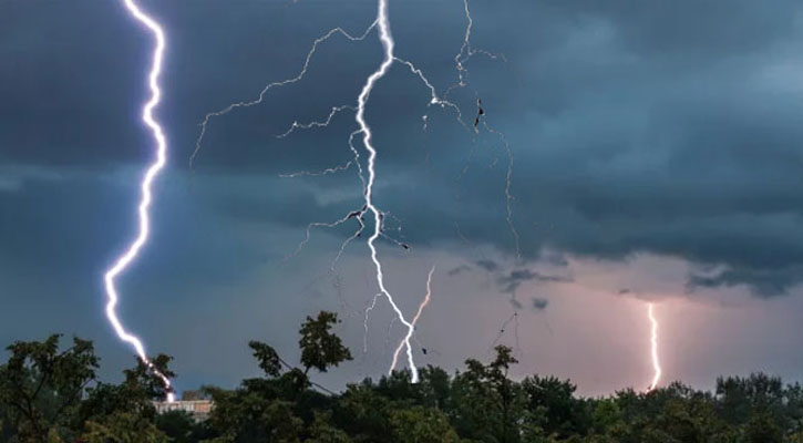 রাজশাহীসহ দেশের ২১ অঞ্চলে বজ্রঝড়ের সতর্কতা