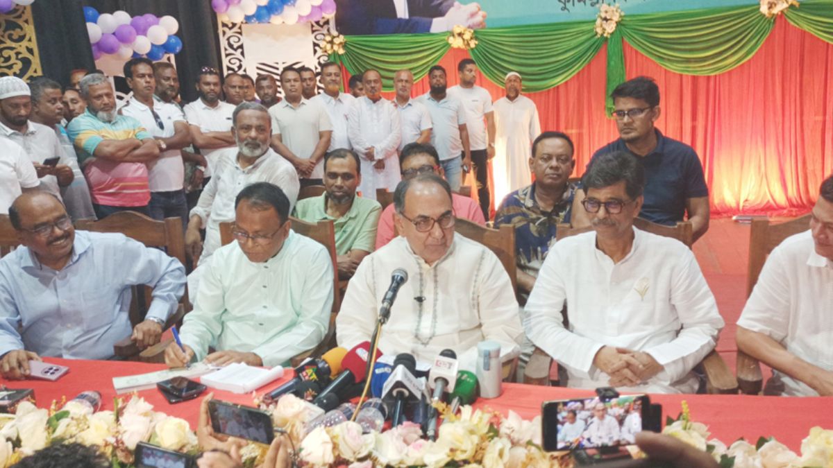 কুকুরের মুখ থেকে বাঘের মুখে পড়েছি : মির্জা আব্বাস
