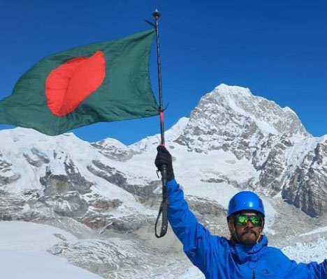 বিশ্বরেকর্ড গড়ে শাকিলের এভারেস্ট জয়